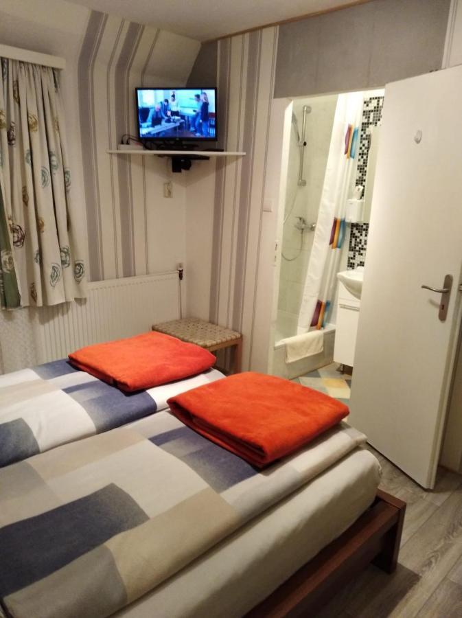 Hotel Garni "Adria" Windhagen Bagian luar foto