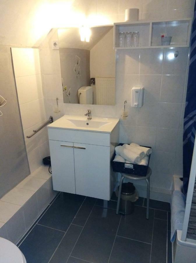 Hotel Garni "Adria" Windhagen Bagian luar foto