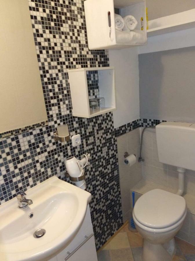 Hotel Garni "Adria" Windhagen Bagian luar foto